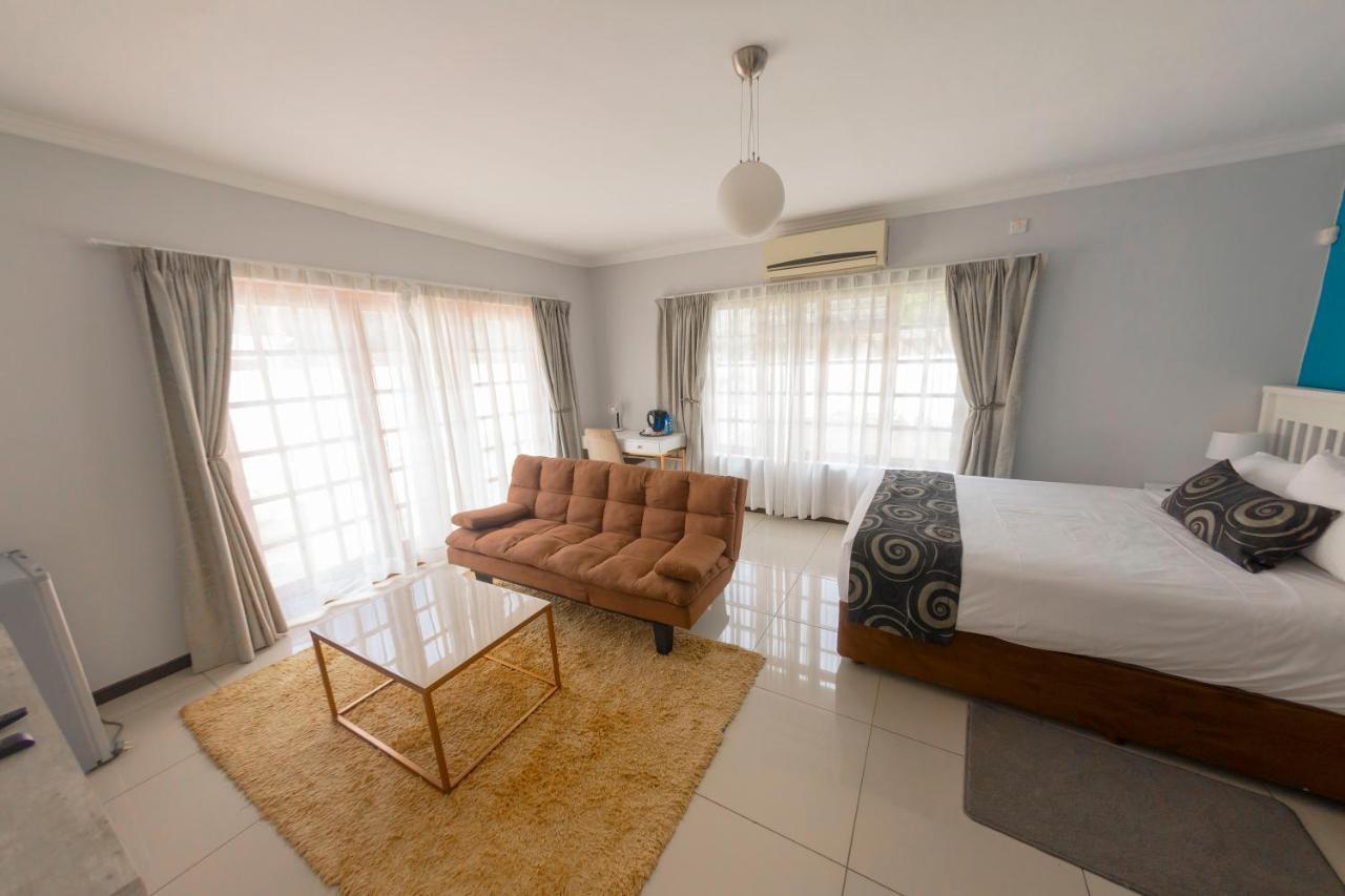 Green Lagoon Guest House ハボローネ エクステリア 写真