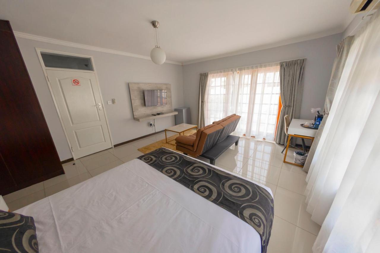 Green Lagoon Guest House ハボローネ エクステリア 写真